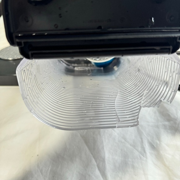 Breville Nespresso Vertuo Coffee Maker - Picture 4 of 13